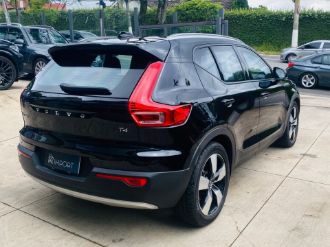 Volvo XC40 2.0 T4 Momentum 5p 2021