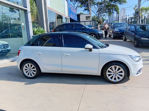 Audi A1 1.4 Tfsi Attraction S-tronic 5p 2013