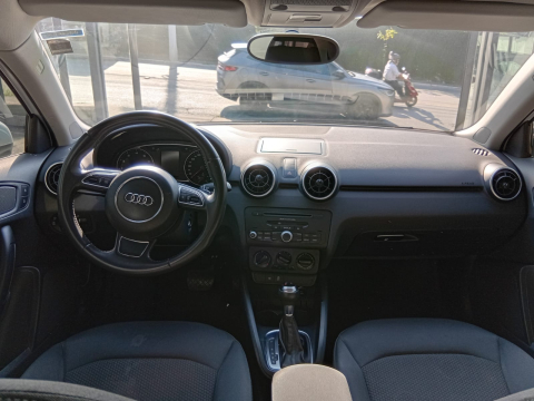 Audi A1 1.4 Tfsi Attraction S-tronic 5p 2013