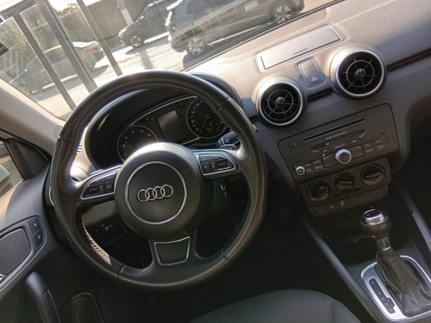 Audi A1 1.4 Tfsi Attraction S-tronic 5p 2013