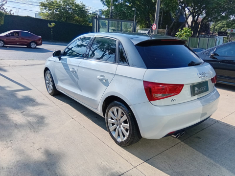 Audi A1 1.4 Tfsi Attraction S-tronic 5p 2013