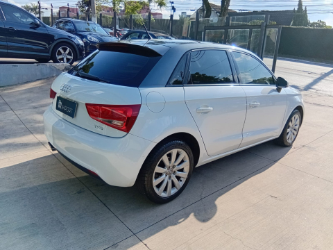 Audi A1 1.4 Tfsi Attraction S-tronic 5p 2013