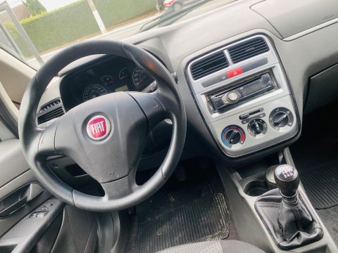 Fiat Punto 1.4 Attractive Flex 5p 2011