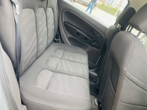 Fiat Punto 1.4 Attractive Flex 5p 2011