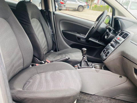 Fiat Punto 1.4 Attractive Flex 5p 2011
